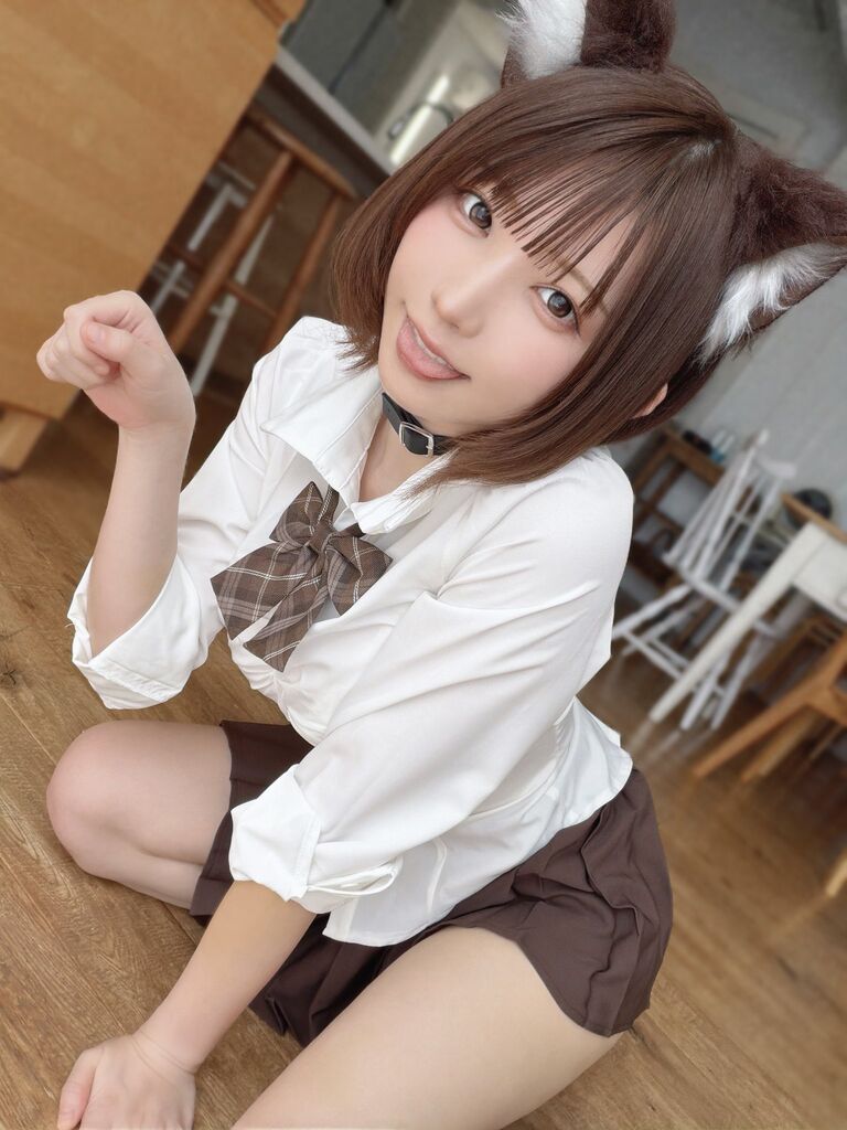 【画像】えっちなメスネコ「飼って欲しいニャー おうち入れてニャー」