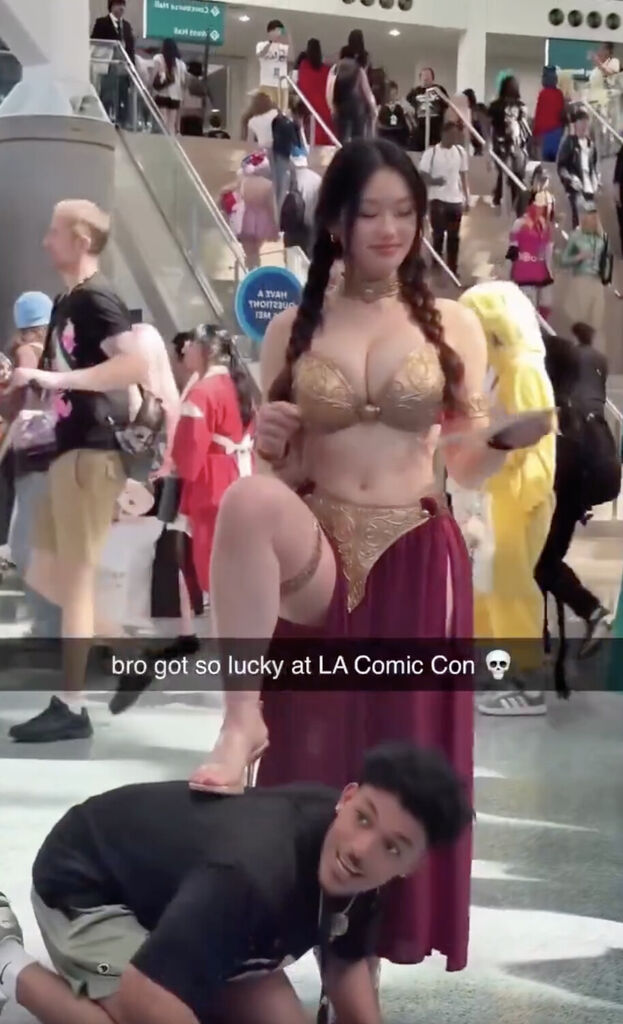 中国のコスプレイベント、ドスケベレイヤーに踏みつけてもらえるｗｗｗ