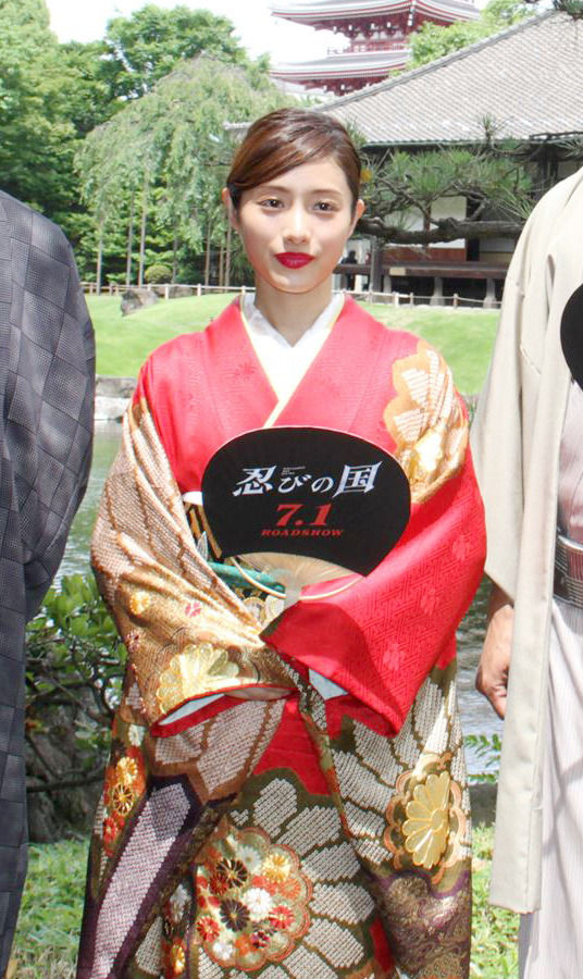 石原さとみ 着物姿で夏場に撮影 首から下はびちゃびちゃでした wwwwwwww 芸能ニュースまとめたばい 石原さとみ 着物姿で夏場に撮影 首から下はびちゃびちゃでした wwwwwwww 芸能ニュースまとめたばい