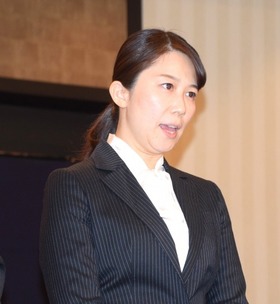 早川麻依子