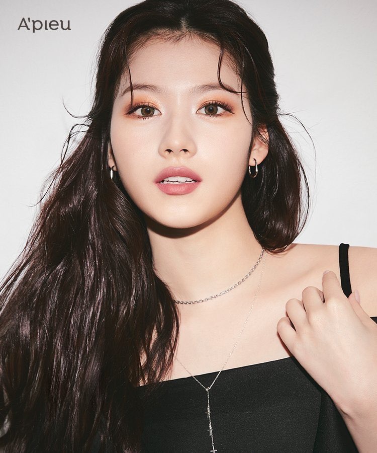 K Pop Twiceサナ ダヒョンが日本の化粧品ブランド オピュ の広告モデルに 健康的な美貌が視聴者大興奮 皆が知りたい芸能まとめ K Pop Twiceサナ ダヒョンが日本の化粧品ブランド オピュ の広告モデルに 健康的な美貌が視聴者大興奮 皆が知りたい芸能まとめ