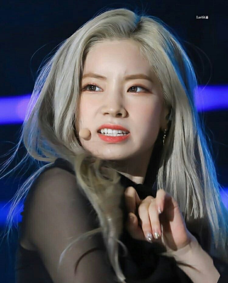 K Pop Twiceサナ ダヒョンが日本の化粧品ブランド オピュ の広告モデルに 健康的な美貌が視聴者大興奮 皆が知りたい芸能まとめ
