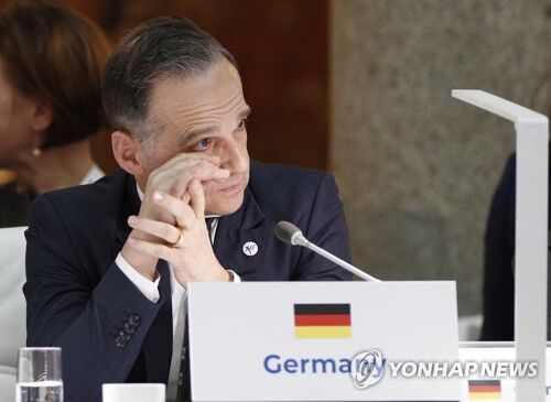 政治経済 韓国がg7の写真を改ざんか 南アフリカ大統領を消し菅総理を端っこに 芸能人ヒミツのお部屋 政治経済 韓国がg7の写真を改ざんか 南アフリカ大統領を消し菅総理を端っこに 芸能人ヒミツのお部屋