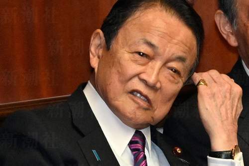 麻生太郎氏「党員が選んだ人間でまとまれ」発言が波紋 高市早苗氏支持の示唆か?総裁選決戦投票に影響も