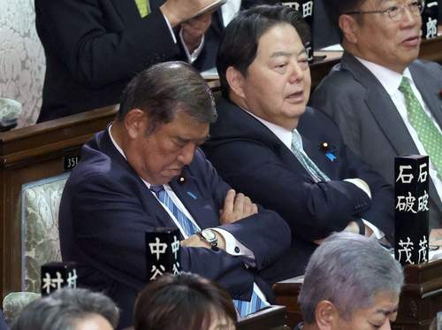 “居眠り”石破茂首相、健康状態は？林官房長官が風邪薬の影響を語る