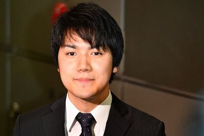 【小室圭氏 肩書乱用】経歴書に“眞子さまの婚約者” 天皇陛下が面会拒否「義理の甥」を憂慮…皇室の求心力低下も
