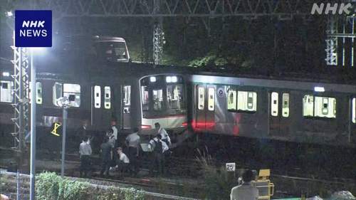 東急田園都市線・梶が谷駅で発生した列車衝突事故の現場と脱線した回送列車の様子