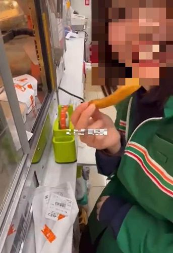 【セブン店員動画炎上】女性店員2人、商品のポテトかじり悪ふざけ「こんなんでも時給発生」　セブン＆アイ「未成年につき詳細回答控える」