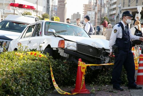 【タクシー暴走事故生野】通行人らはね4人死傷　直前に信号無視か　横断歩道渡っていた最中に被害