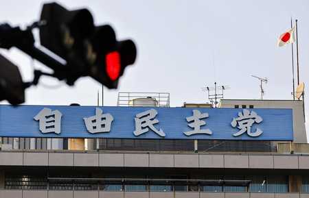 自民党がストーカー加害者にGPS装着提言 被害者へ接近通知制度を検討