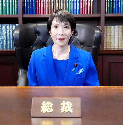 自民党総裁の椅子に座り笑顔を見せる高市早苗新総裁 「馬車馬のように働いていただきます」を一部マスコミが切り取り情報操作