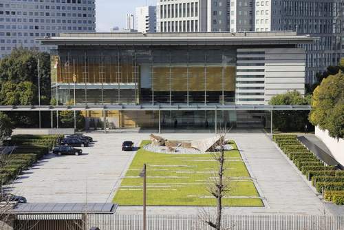 妊娠出産で外国人の在留延長検討 特定技能で就労確保