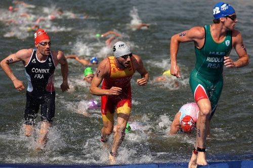 【パリ汚輪】高濃度大腸菌のセーヌ川でトライアスロン強行 レース後に10回嘔吐 濃度は道頓堀川の4倍