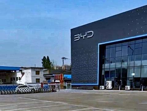 【BYD日本撤退?】新車価格崩壊「買ったら地獄」「売っても地獄」 BYDユーザー泣き寝入り 顧客の購入資金持ち逃げするケースも報告