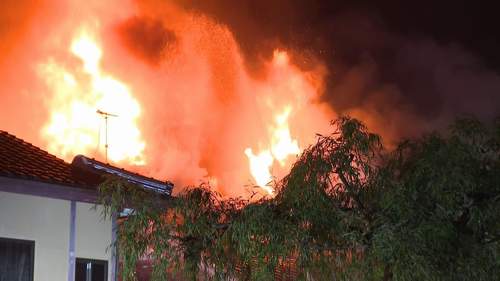 【城崎温泉火事】旅館「千年の湯・権左衛門」で建物ほぼ全焼 宿泊客約40人は避難 旅館従業員の70代男性ケガ 周囲の土産物店など少なくとも4棟に延焼
