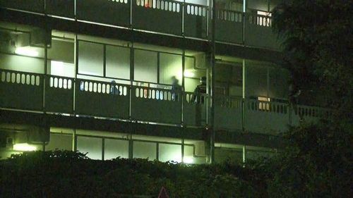 【厚木市吾妻団地事件】廊下で高齢女性死亡 暴れ出した30歳男を現行犯逮捕 取り調べに意味不明な説明