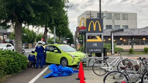 【京都市北区事故】「マクドナルド金閣寺店」前で停車中の車に軽自動車が追突　歩道の自転車の73歳女性が巻き込まれ死亡
