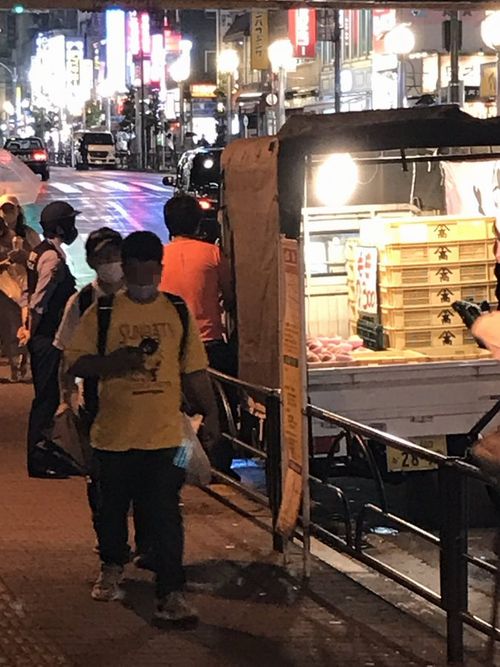 【山梨桃泥棒】都内に不審な“直売軽トラ”出没　片言の日本語話す東南アジア系外国人が販売!?