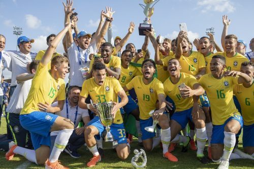 【トゥーロン国際】U-22日本代表、ブラジルとのPK戦に敗れる=失敗のFW旗手、涙…