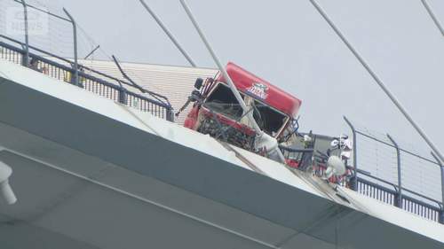 長崎・女神大橋で衝突事故｜トレーラー運転手か、現場付近の海上に遺体　橋は全面通行止め