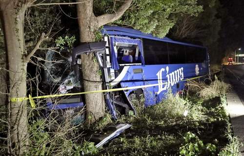 【三重県御浜町事故】西武観光夜行バス、防風林に突っ込み乗客21人搬送　50代男性運転手が死亡