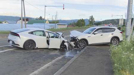 富良野市で正面衝突事故　中国人家族のレンタカーが対向車線にはみ出しか　20代日本人女性重傷