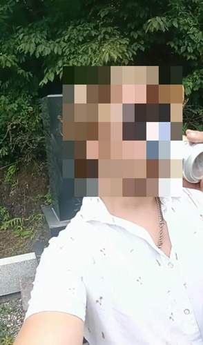 外国人観光客の墓地不敬行為が炎上｜墓地でチューハイ飲み、卒塔婆振り回す「お墓荒らし」　富士河口湖町でSNS投稿が波紋