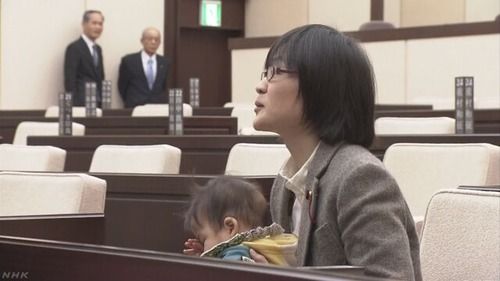 【熊本・緒方夕佳市議】「本会議中の授乳に配慮を」　議長に要求＝ネット「NHK偏向報道で図に乗ったか」