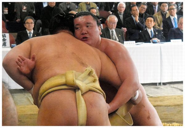 【横審稽古総見】白鵬、“礼”を欠く「張り手」 北の富士「不届き者だね」「喧嘩売ってるのか」＝横審は指摘せず