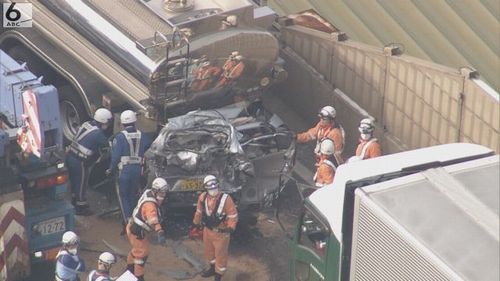 【阪神高速多重事故】死亡したのは大阪府和泉市の70代夫婦　挟まれた軽自動車が厚さ30cmに　SNS「軽自動車には乗らない」でインプレ稼ぐ輩も…