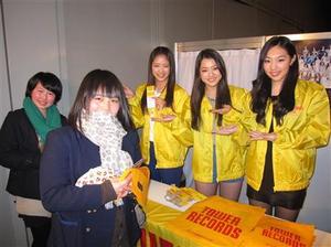 Exileの妹分グループ E Girlsがファンにcd店頭販売 新曲 The Never Ending Story 発売イベント 芸スポウォッチャー Exileの妹分グループ E Girlsがファンにcd店頭販売 新曲 The Never Ending Story 発売イベント 芸スポウォッチャー