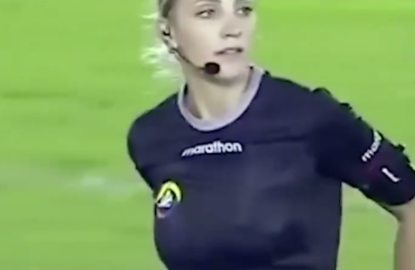 【動画】サッカーの試合で美人巨乳審判がお乳をブルンブルン揺らす！こんなん選手が試合に集中できないだろｗｗｗｗｗｗｗ