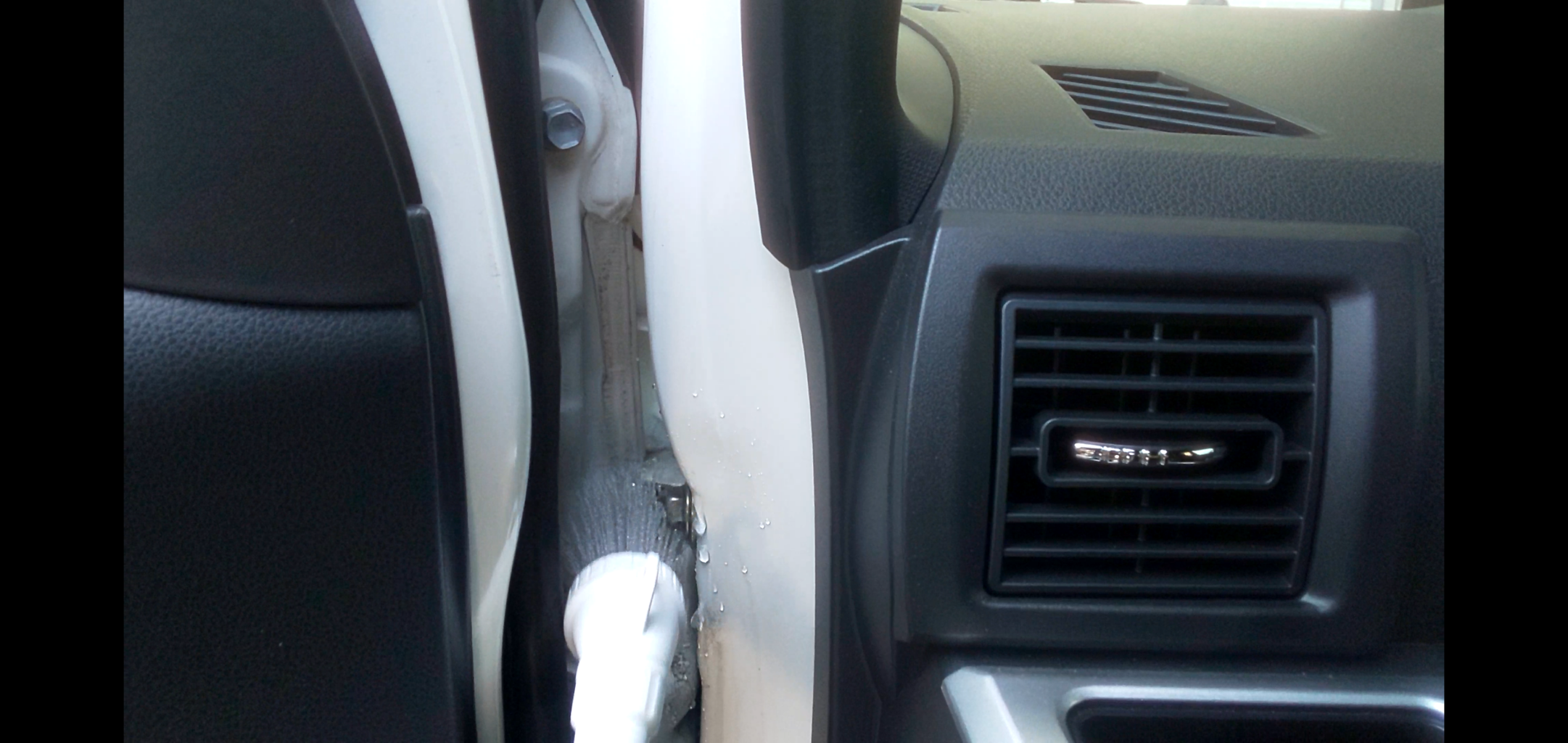 比較的簡単に揃えられるものでドアヒンジの汚れ落とし げるのメンテナンスノート 主に洗車