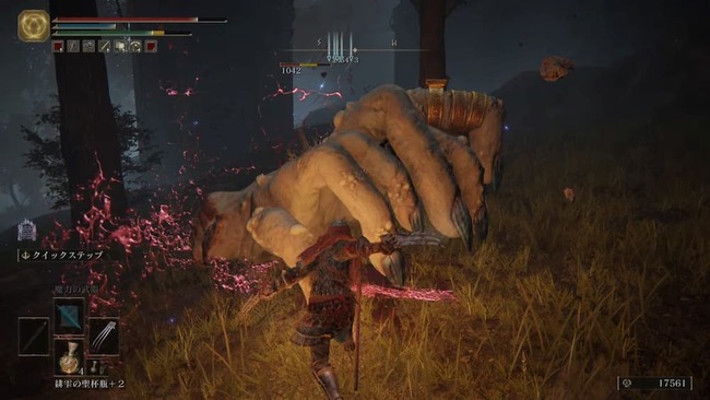 巨大な手のモンスターと戦うプレイヤーキャラ