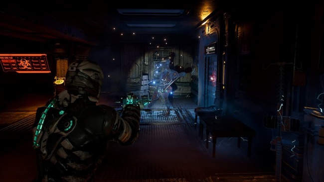 ステイシスという特殊な能力を使って敵の動きをスローにさせているアイザック