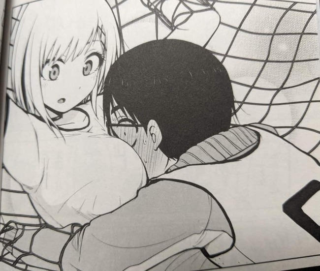 不慮の事故でアゲハちゃんの胸に飛び込んでしまっているオタくん