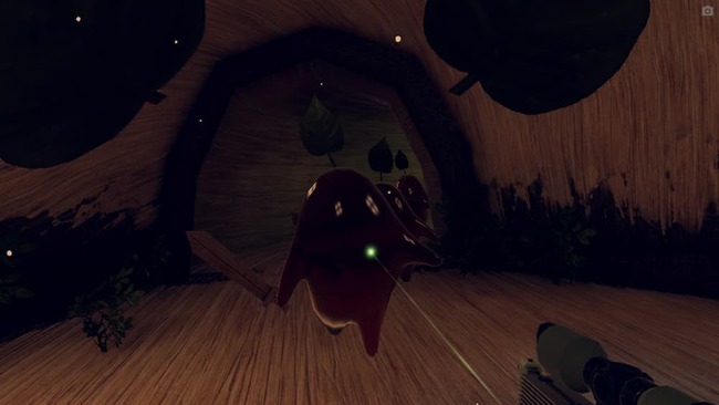 大木の中を進むソニアに迫り来る樹液で出来た人型のモンスター