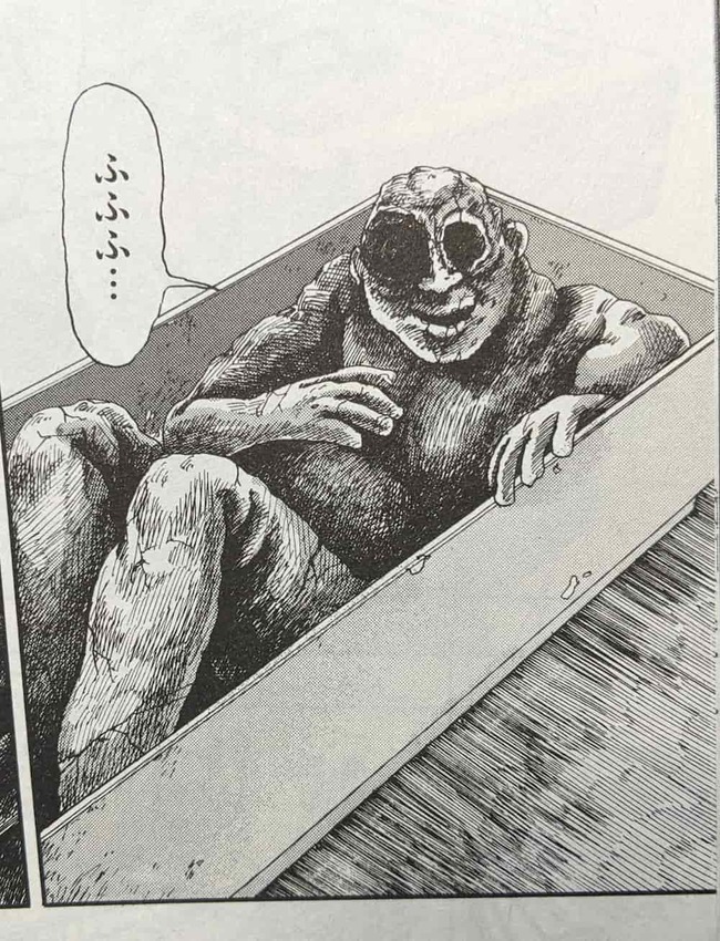 小さな箱の中で不適な笑みを浮かべるおぞましい泥人形