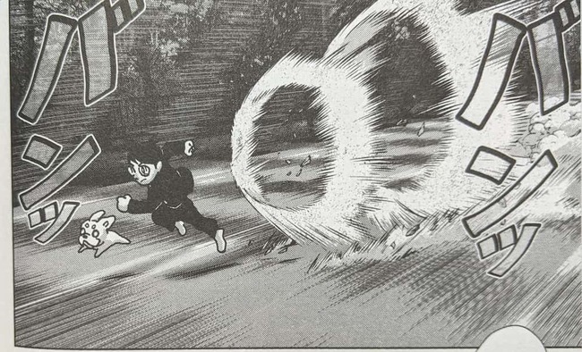 超人的な脚力で高速移動しているスモール3の1人お茶の水 ひろし