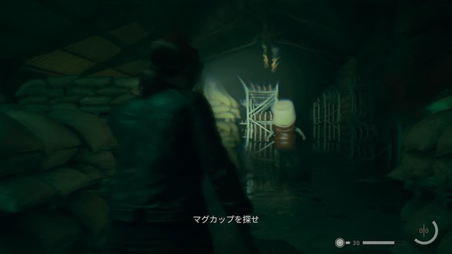 コーヒーポットの着ぐるみを来た怪物と対峙するジェシー