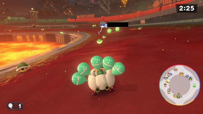 バトルモードのふうせんバトルにて、対戦相手のペンギンに向かって緑こうらを投げるジュゲム