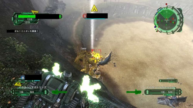 崖上からスキュラに対しガトリングで攻撃するフェンサー