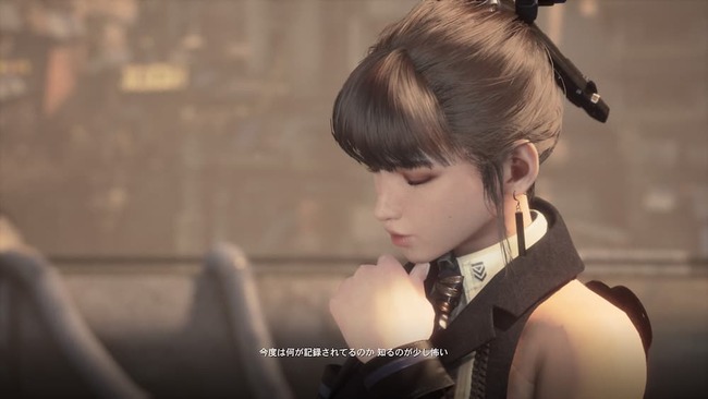 何が記録されているのか見るのが怖いと仲間たちに話しているイヴ