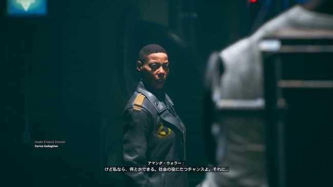 捕らえられているタスクフォースXの面々に洗脳されたジャスティスリーグと戦う事の必要性について説くアマンダ・ウォラー