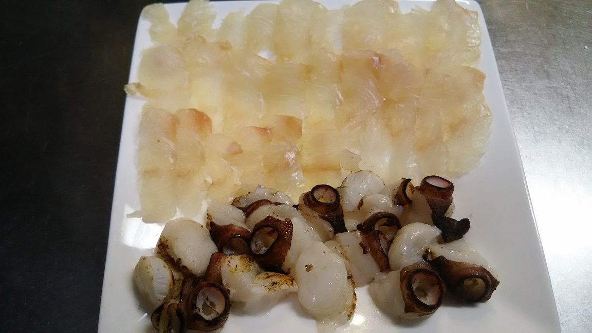 さばいたヒラメで昆布締め 刺身の作り方 水だこの炙りも添えて 外房でシマアジ ヒラメ釣りのじぇみないブログ さばいたヒラメで昆布締め 刺身の作り方 水だこの炙りも添えて 外房でシマアジ ヒラメ釣りのじぇみないブログ