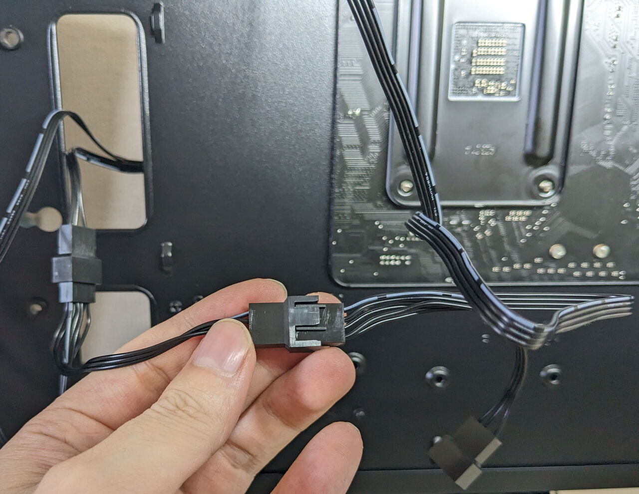 7】ケースファンの端子をマザーボードに接続する（自作PC・初心者向け