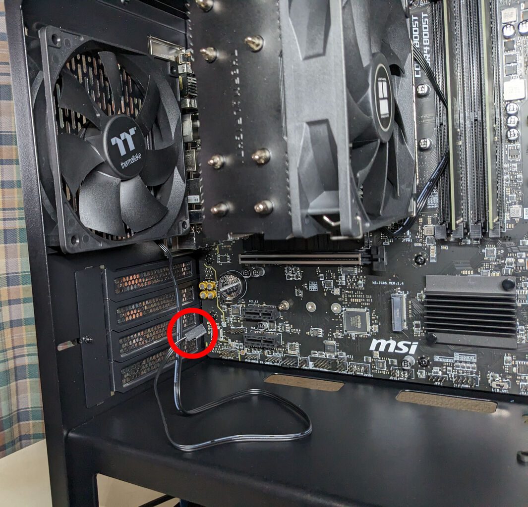 7】ケースファンの端子をマザーボードに接続する（自作PC