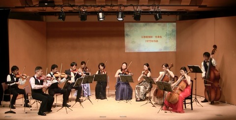 津軽海峡 演奏中