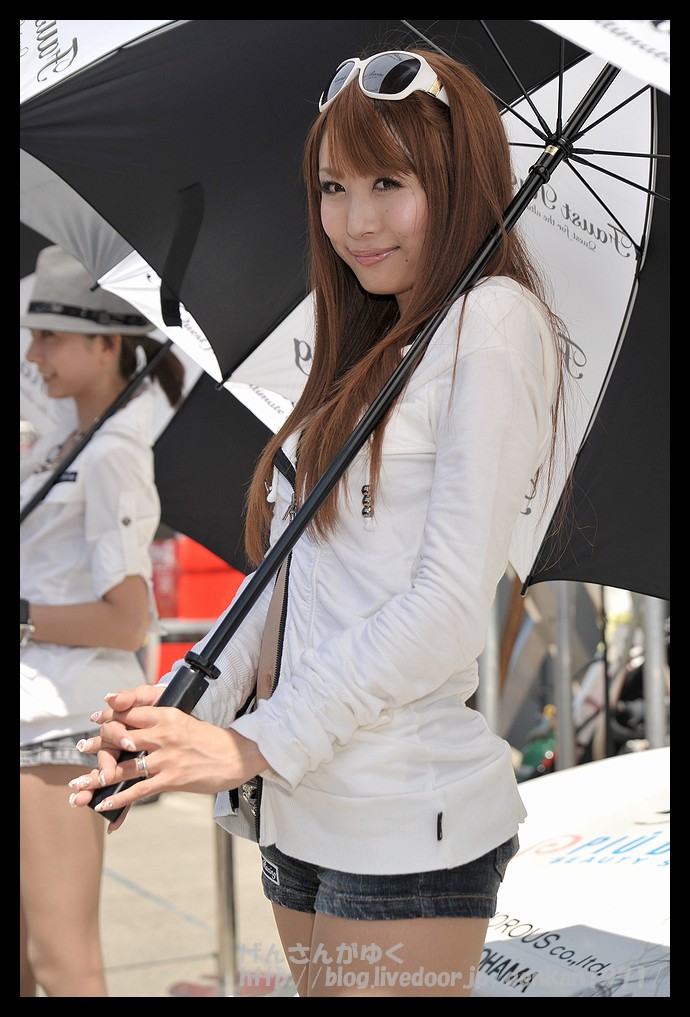 スーパー耐久２００９第６戦 岡山 我妻さおりさん 安田樹里さん げんさんがゆく