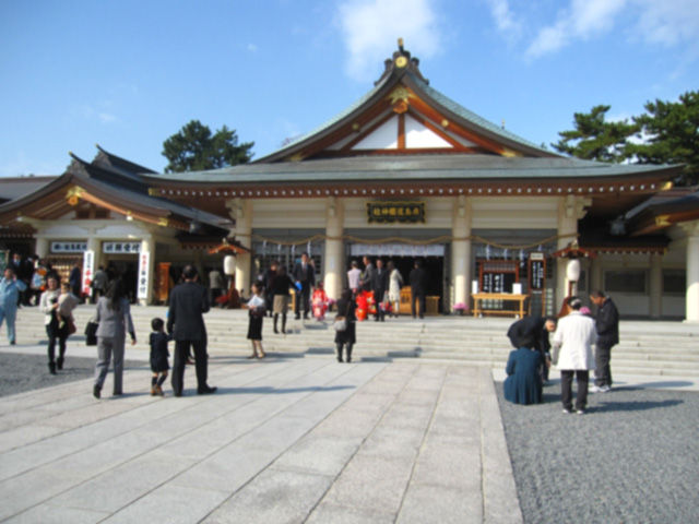 広島城址公園の紅葉と広島護国神社の七五三をみてきました 晴耕雨読 僕は頑張らない